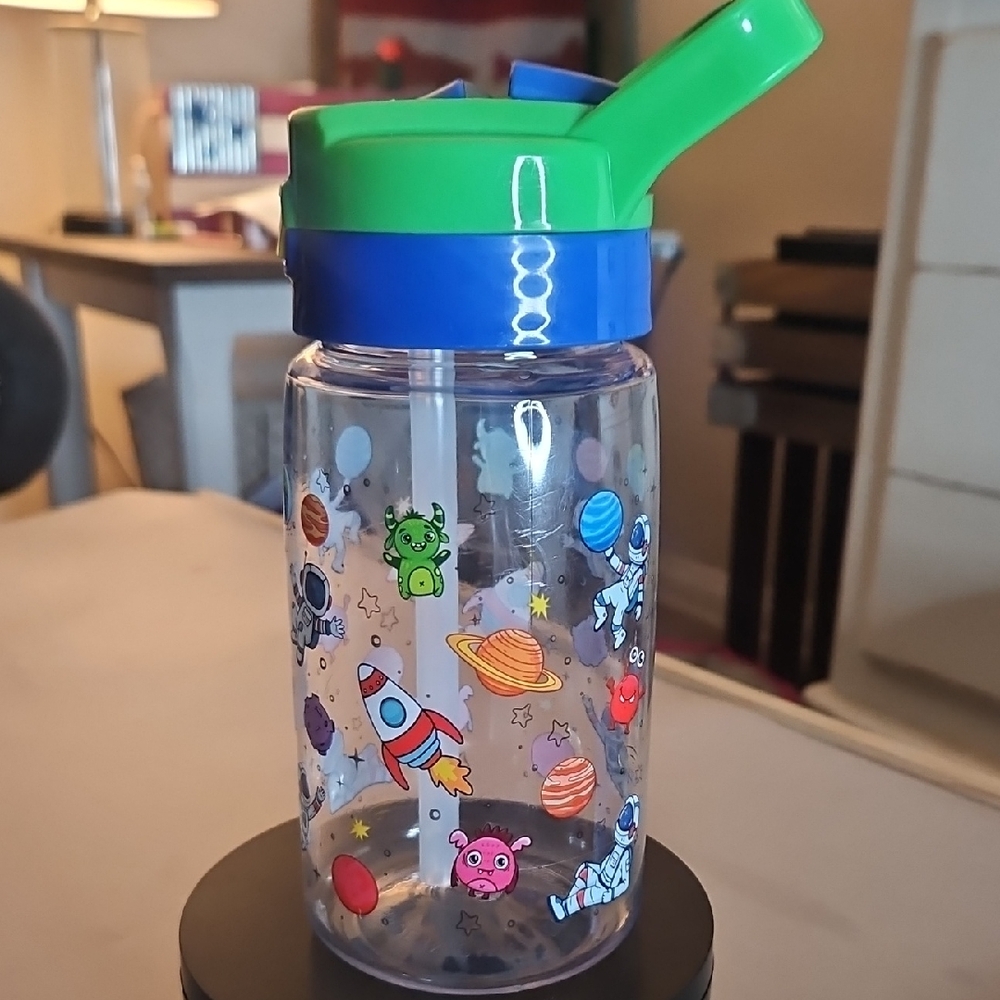 17 fl oz Space Theme Flip Top Plastic Water Bottle NWOT